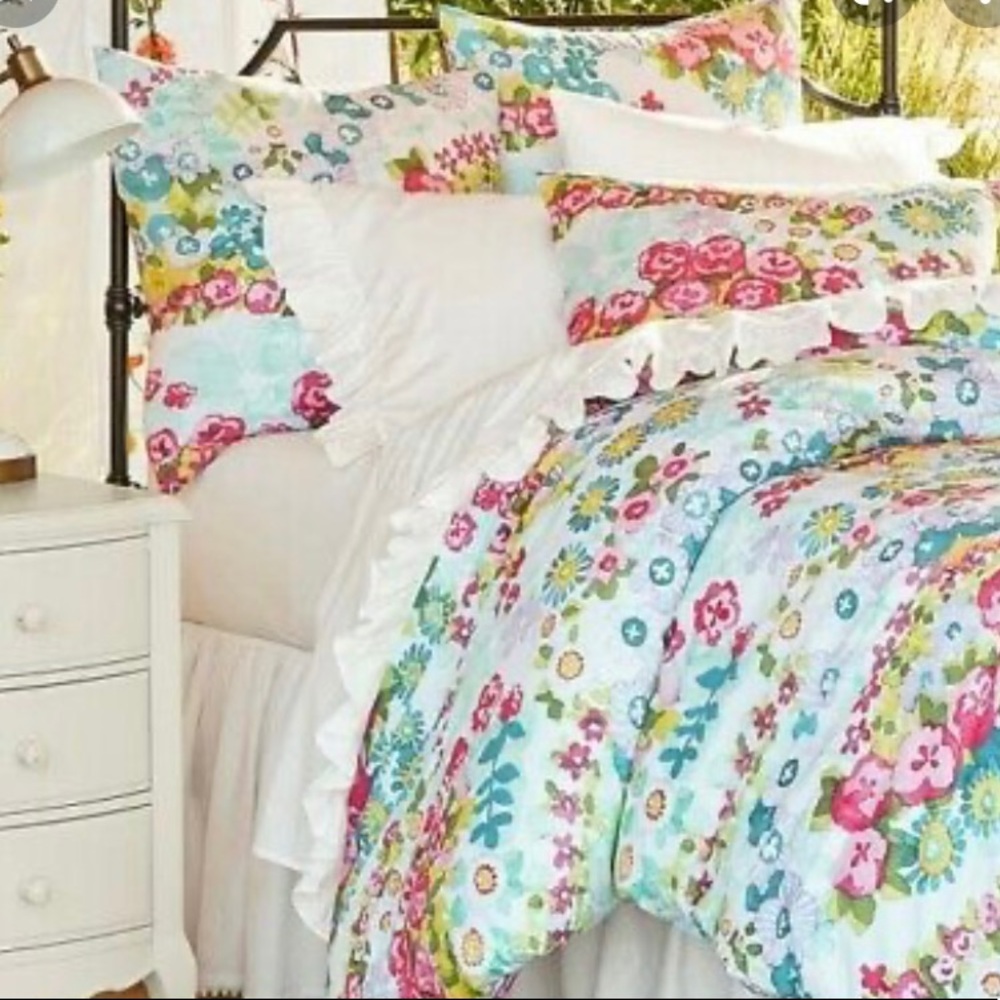 Beautiful Blooms Twin Duvet Cover and Standard Sham